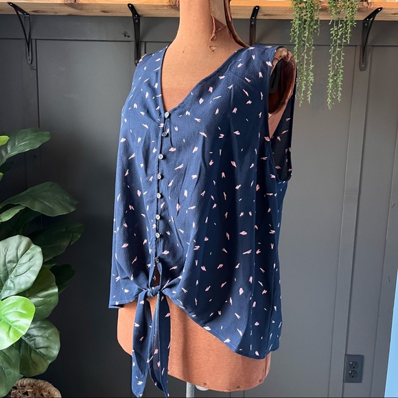 Lush Dadrien Tie Front Blouse, new with tags - Picture 2 of 10